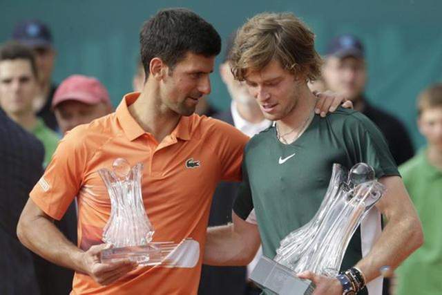 她展现出了 她展现出了