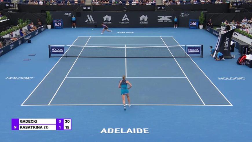 电竞新秀选手签约国内顶级战队